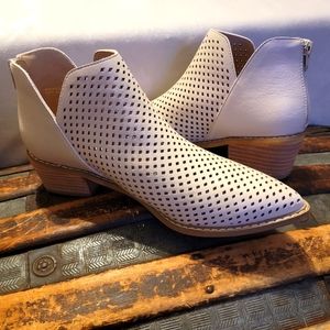 Cream ankle booties size 8.5 from MiiM